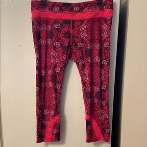 Lululemon Size 10 Crop Dream catcher Pink Patterned‎ Leggings Back Zip